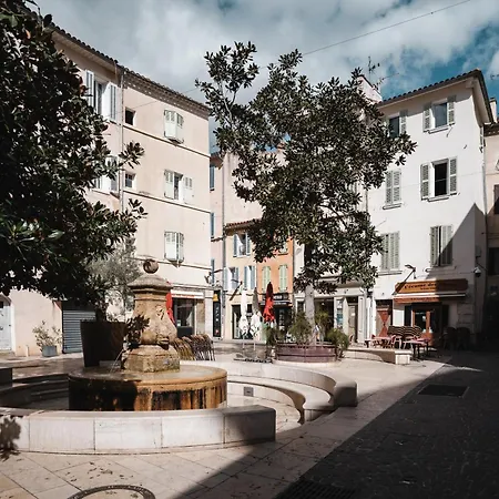 La Bastide Bleue - *